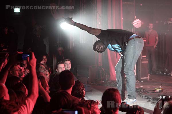 KELE OKEREKE - 2010-11-07 - PARIS - La Cigale - 